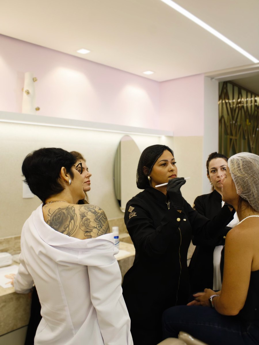 Dra. Elicássia em atendimento durante formação